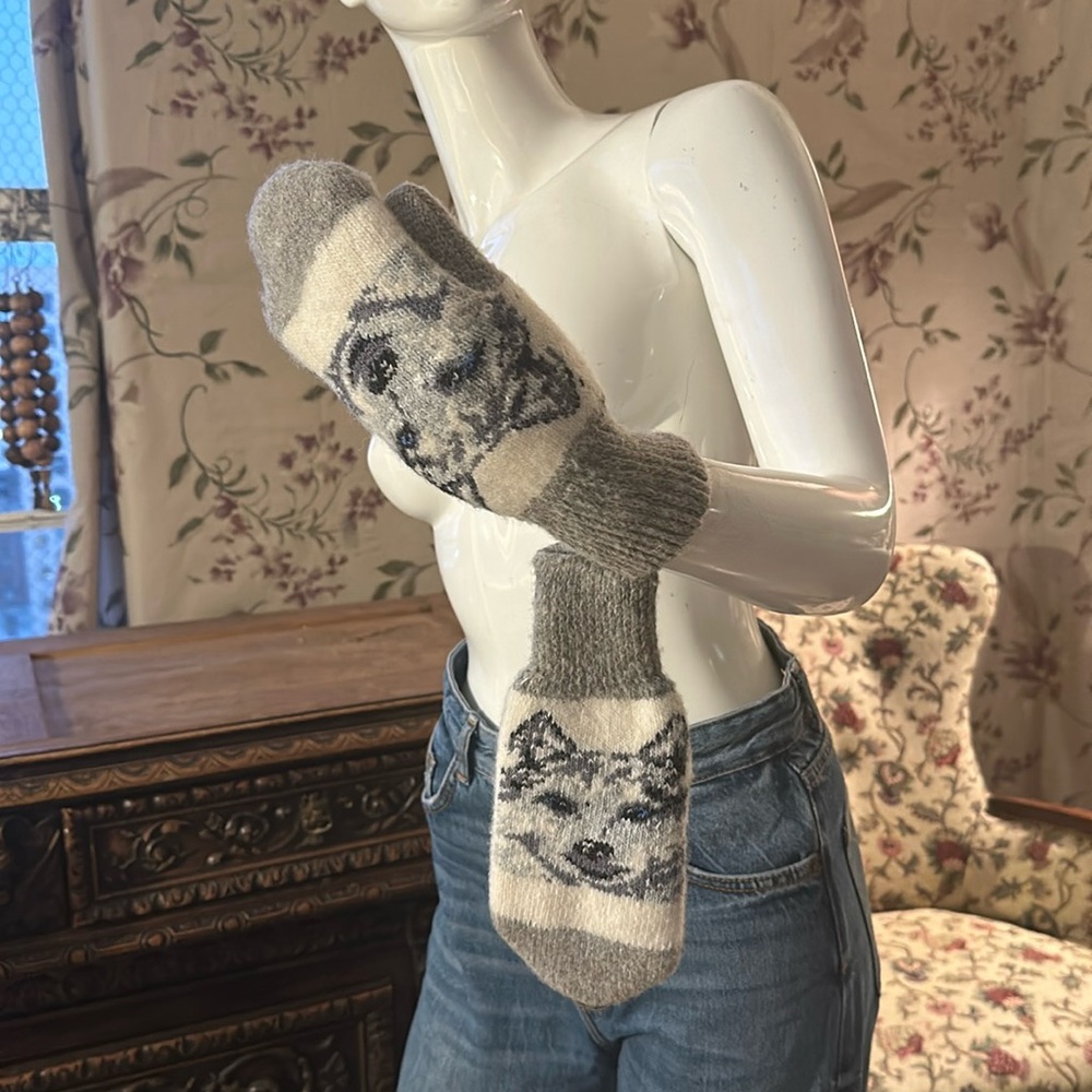 Wool double layer Husky Grey Cream warmest mittens for winter Ski Europe made